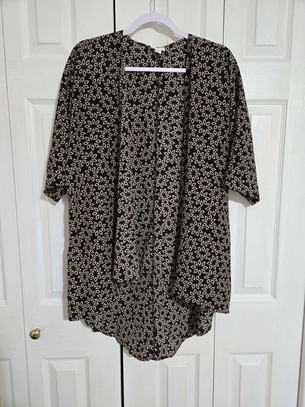 Lularoe small women's floral kimono